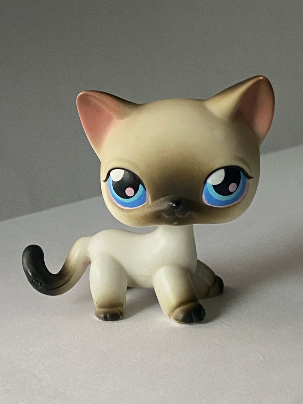 Siamese Cat Littlest Pet Shop LPS Figure - Blue Eyes Hasbro 2004